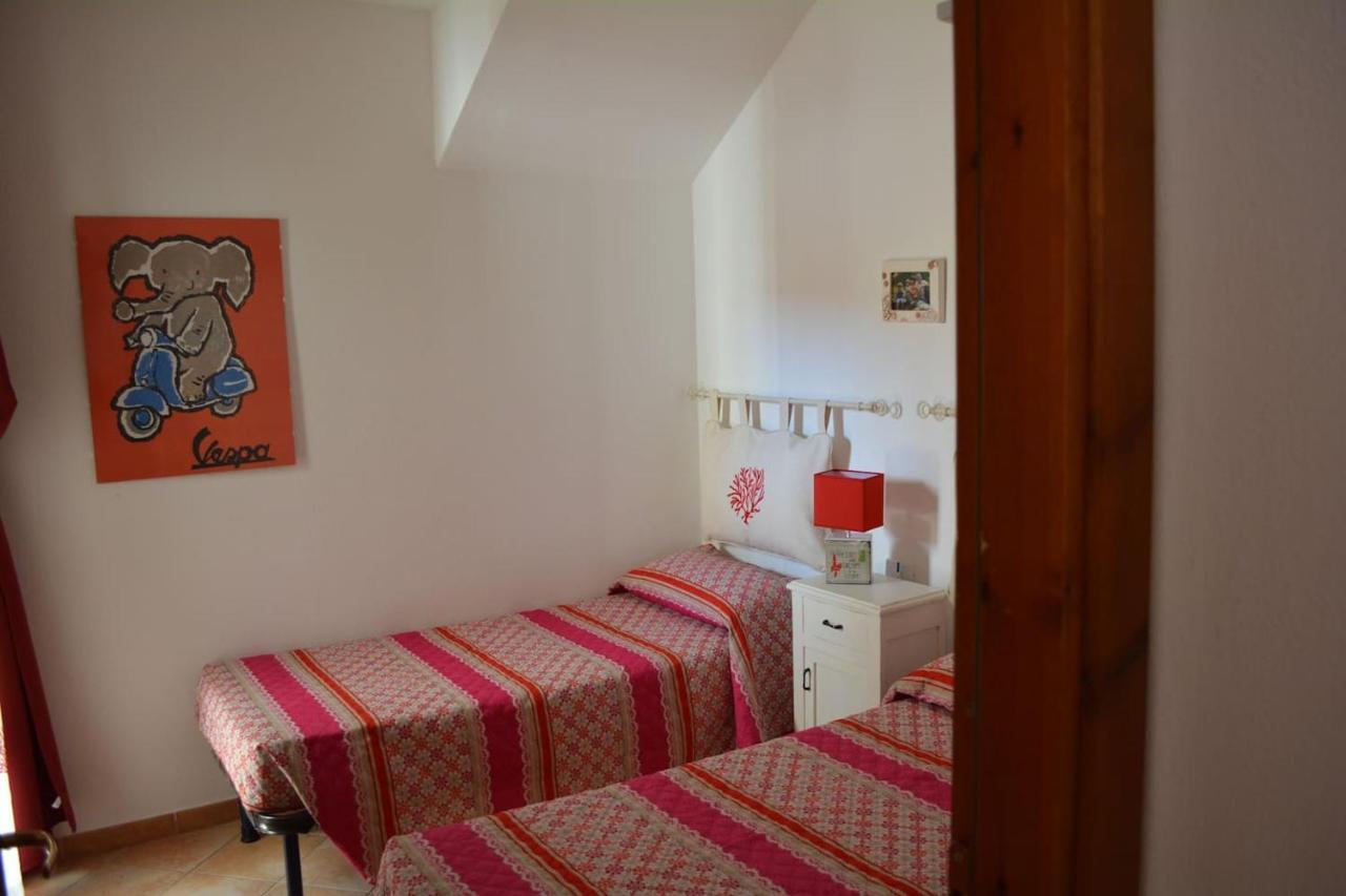Casa Della Vespa Орозеи Экстерьер фото